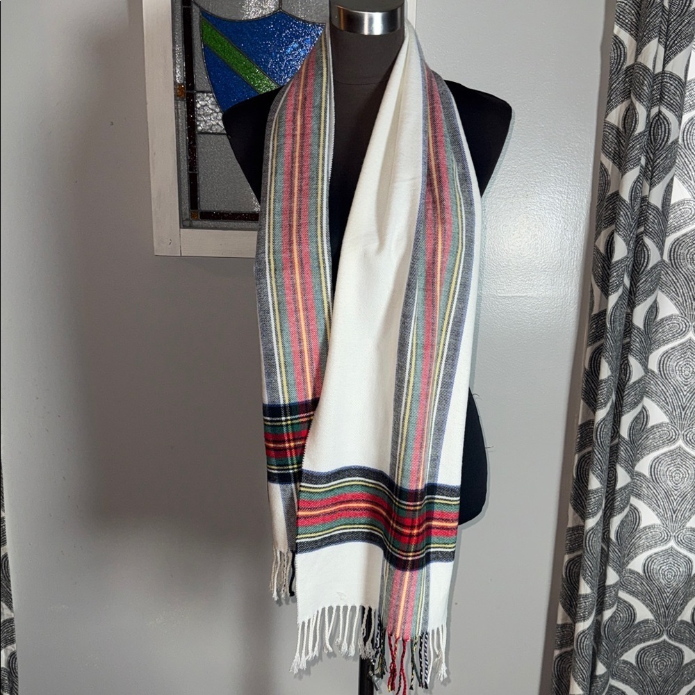 100% Cashmere Ivory & Red Plaid Scarf Made in Scotland - Picture 4 of 6